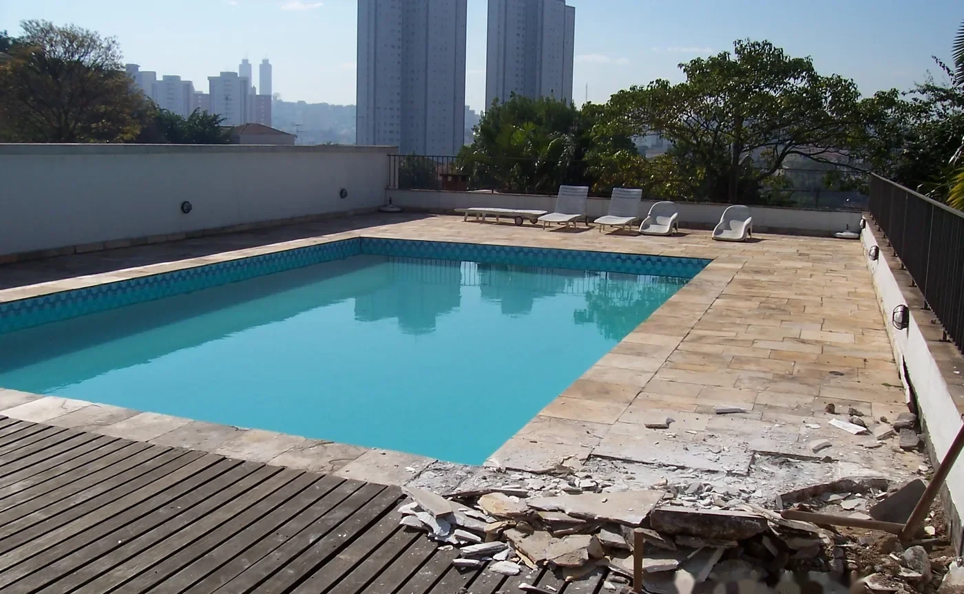 Área de lazer do Edifício Rio Bravo após manutenção de piso e pintura — foto 1
