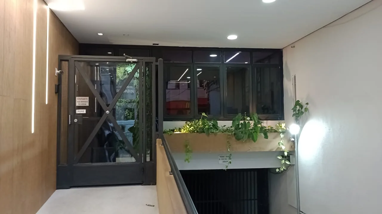 Hall social reformado do Condomínio Edifício Albert Sabin em São Paulo